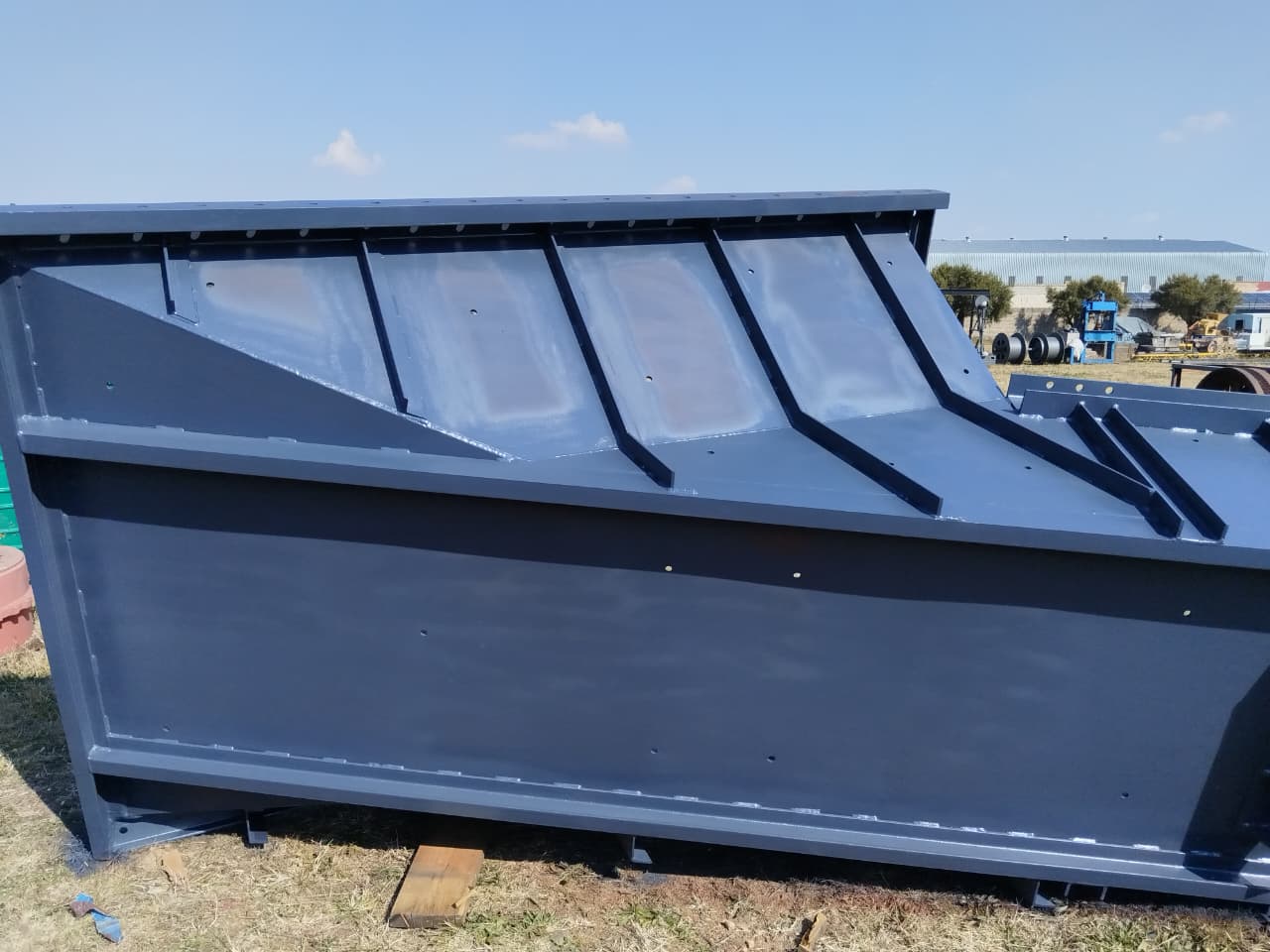 Feed bin fabricated in sections