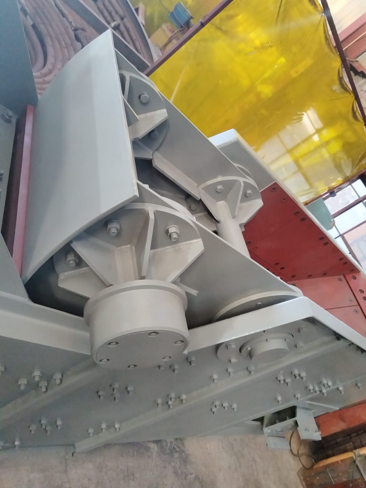 Radial gate on skip chute